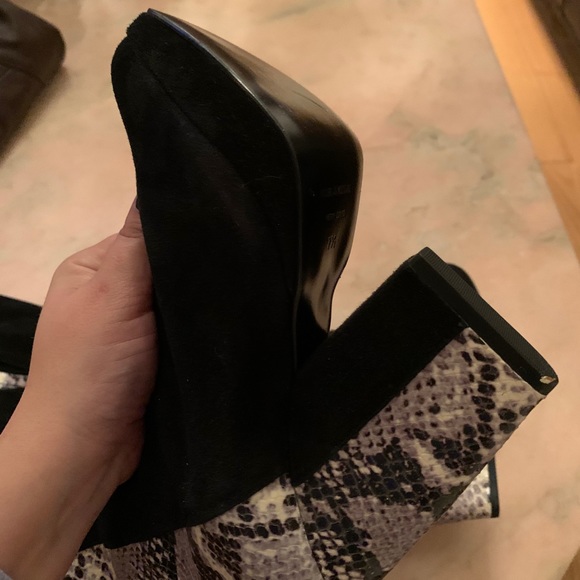 Beautiful suede and snake boots - Picture 1 of 3